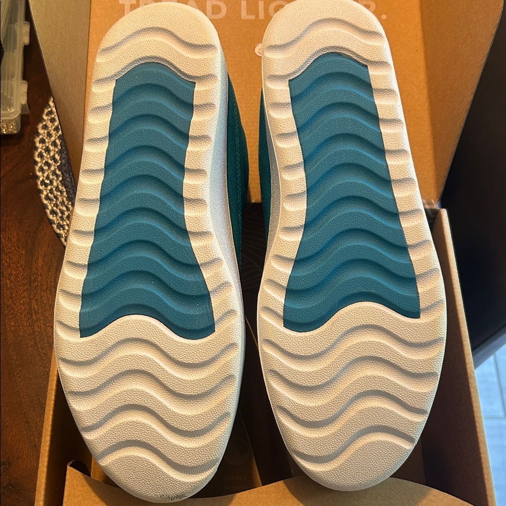 Allbirds Vibrant Blue Sneakers NIB - Picture 3 of 6
